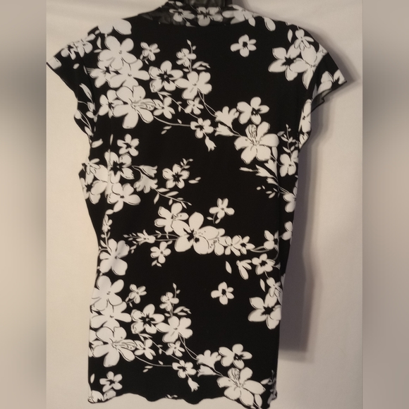 Susan Lawrence Women's Size Large Black & White Floral Blouse - Picture 2 of 4
